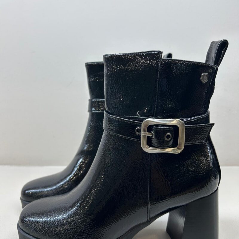 BOTINS PRETOS