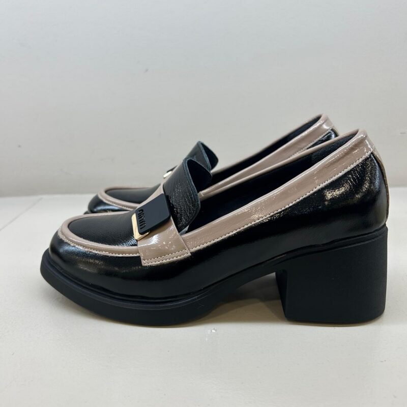 SAPATO VERNIZ PRETO E NUDE